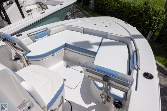 New 2024 Robalo 226 Cayman  Boat for sale